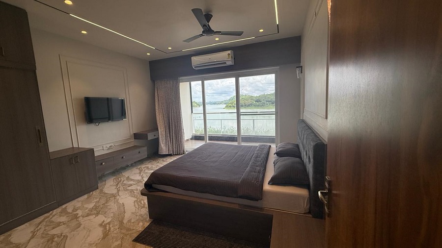 Deluxe room at Mansarovar The Haven