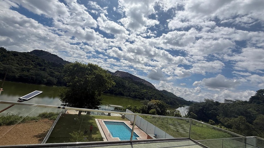 Swimming pool at Mansarovar The Haven