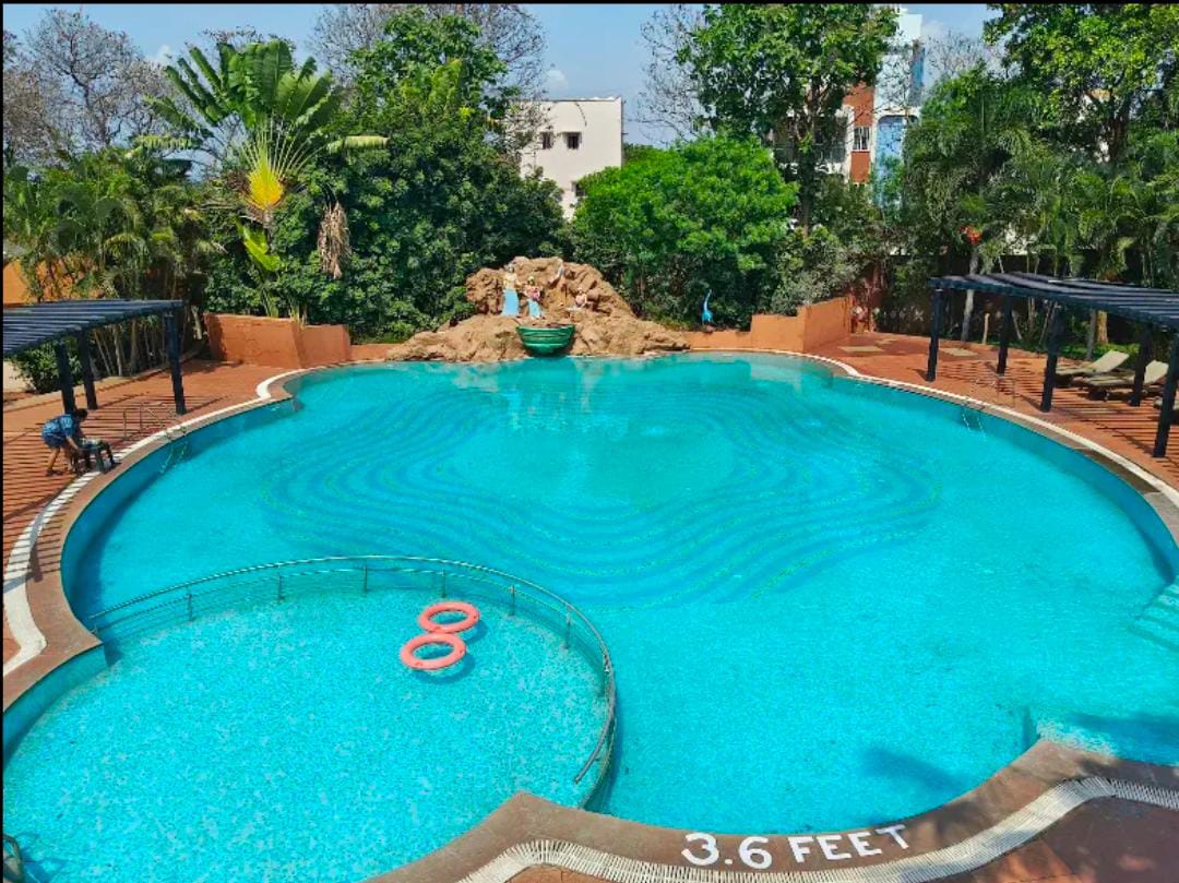Swimming pool at Vijayshree Resort, Hampi